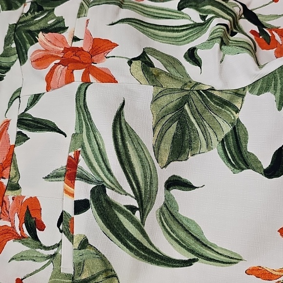 CHICO'S The So Slimming® 180 Brigitte Orchid Print Capris, NEW, Sz 4 - Picture 5 of 11